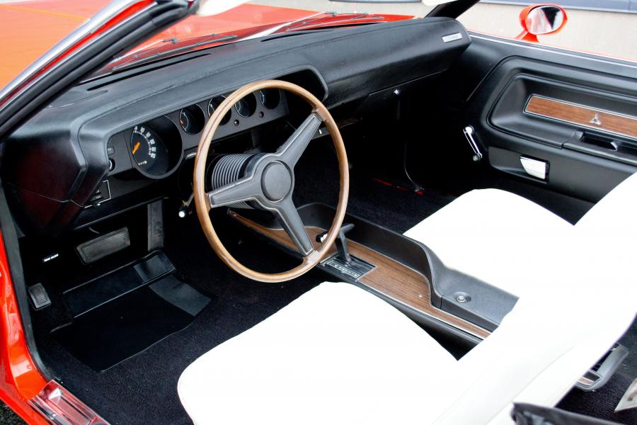 Интерьер Dodge Challenger Convertible Indy 500 Pace Car 1971 года  (фото 1 из 13)